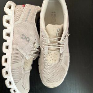 On Cloud 5, size 8, pearl